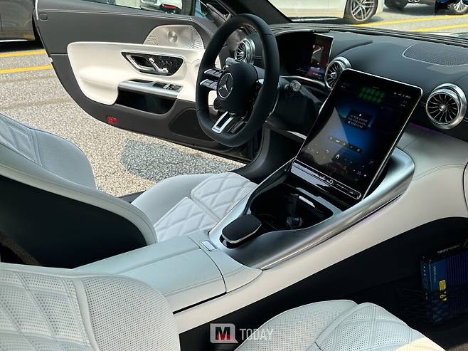 AMG GT 55 4MATIC+ 론치에디션의 실내