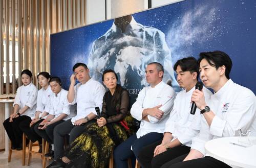 2024년 서울에서 열린 산펠레그리노 영 셰프 아카데미 행사에 참석한 손종원 셰프(우측에서 첫번째)