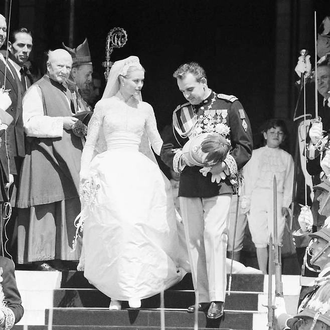 세기의 결혼식으로 남은 그레이스 켈리의 웨딩. @alwaysgracekelly