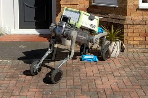 스위스 로봇 업체 RIVR의 택배 로봇이 배송물을 내려놓는 모습 / YouTube @RIVR_Technologies 영상 캡처