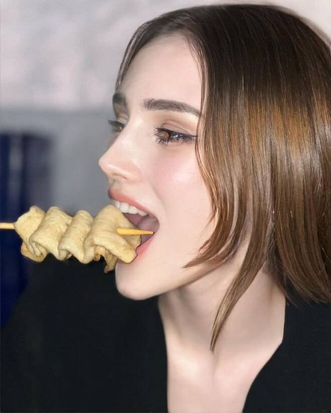 444.jpeg 오뎅 먹는 우크라이나 처자.jpg