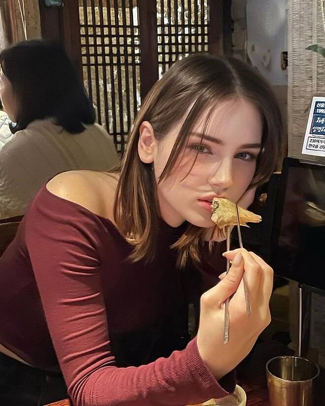 666.jpeg 오뎅 먹는 우크라이나 처자.jpg