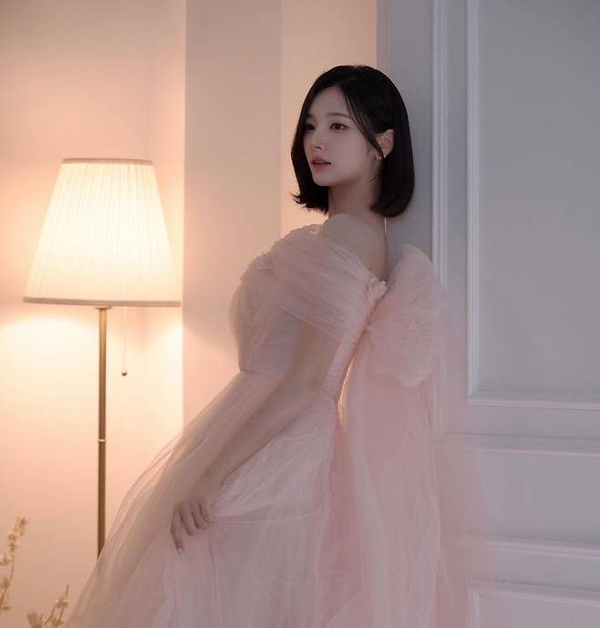 15세 연상 사업가와 결혼한 아이돌.jpg