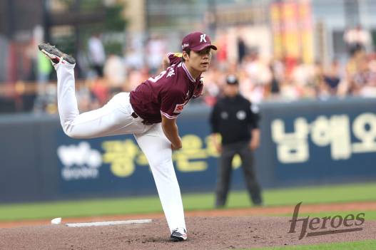 29일 광주 KIA전에서 투구하는 키움 김윤하. 키움 제공