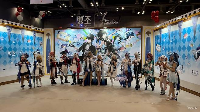 ▲ 코스어 무대 이벤트 전에 한 번 어셈블로 찰칵