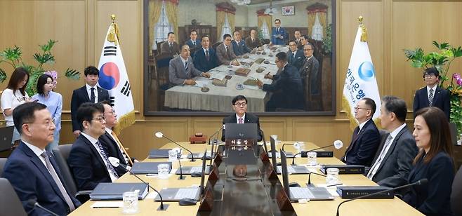 창용 한국은행 총재가 29일 서울 중구 한국은행에서 열린 금융통화위원회를 주재하고 있다. 사진=뉴스1