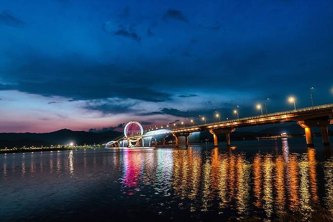 춘천대교 야경(사진=이효태)