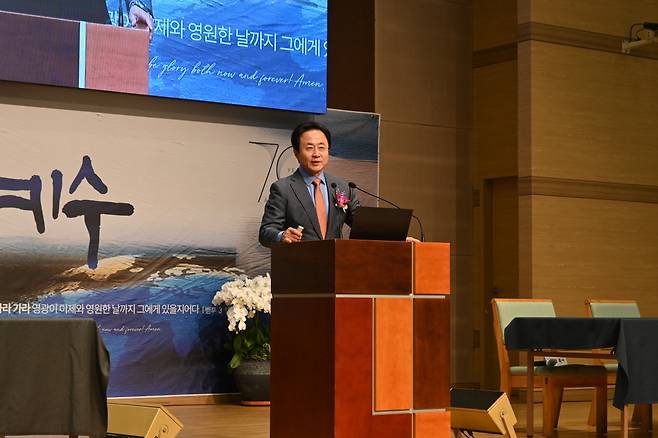 박성민 CCC 대표가 30일 서울 마포구 신촌성결교회에서 열린 신촌포럼에서 다음세대 전도 방법에 대해 설명하고 있다. 신촌성결교회 제공
