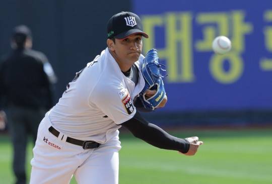 역투하는 쿠에바스. 사진[연합뉴스]