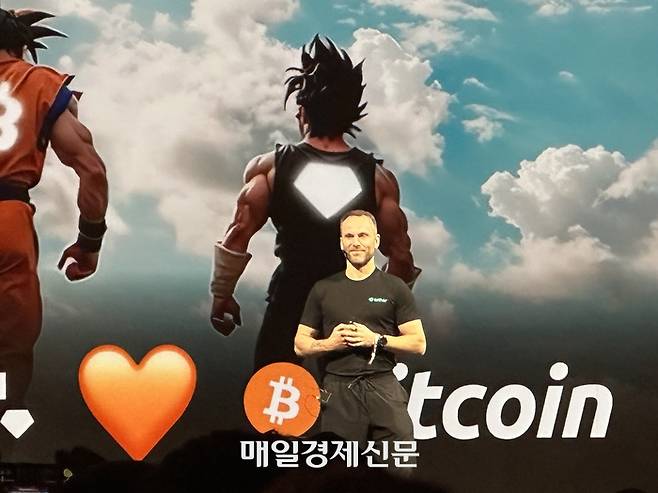 미국 라스베이거스에서 열린 ‘비트코인 2025’ 행사에서 발언하고 있는 파울로 아도이노 테더 CEO. <이종화 기자>