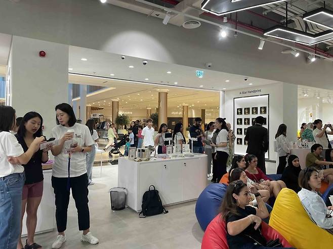 한국의 중동 진출이 본격화되면서 관련 시장도 커지고 있다. 뷰티 시장의 경우 대 UAE 수출이 2023년 8,240만 달러에서 2024년 1억7180만 달러로 108% 증가하면서 한국은 UAE 스킨케어 시장의 4대 수입국으로 자리매김했다. 사진은 지난 24일 코트라가 주최한 두바이 ‘중동 K-라이프스타일 2025(K-Lifestyle in Middle East 2025)’ 행사 모습