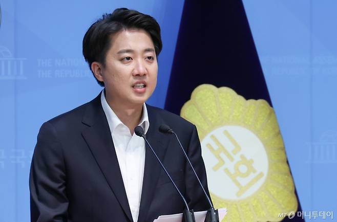 이준석 개혁신당 대통령 후보가 30일 오후 서울 여의도 국회 소통관에서 민주당, 조국혁신당, 진보당, 기본소득당, 사회민주당 의원들이 자신을 국회에서 제명시키는 징계안을 제출한 것과 관련 긴급 기자회견을 하고 있다. 2025.5.30/사진=뉴스1 /사진=(서울=뉴스1) 안은나 기자