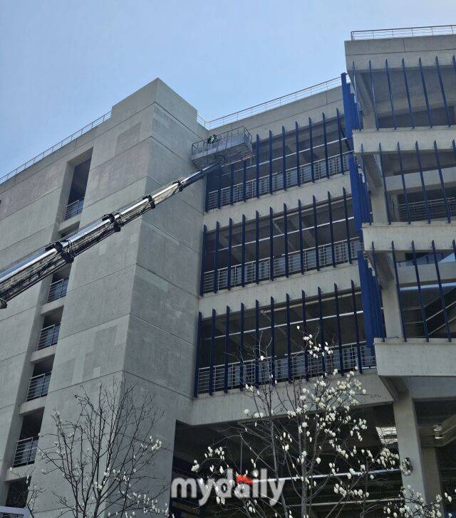 1일 창원NC파크 긴급안전점검이 진행되고 있다./창원=심혜진 기자