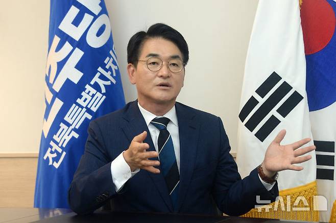 [전주=뉴시스] 김얼 기자 = 더불어민주당 박용진 사람사는세상 국민화합위원장이 22일 전북 전주시 더불어민주당 전북특별자치도당에서 본사와 인터뷰를 하고 있다. 2025.05.22. pmkeul@newsis.com