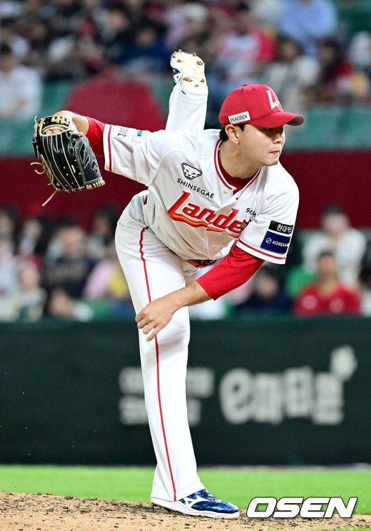 [OSEN=인천, 최규한 기자] 29일 인천 SSG랜더스필드에서 ‘2025 신한 SOL Bank KBO리그’ SSG 랜더스와 NC 다이노스의 경기가 열렸다.이날 홈팀 SSG은 김건우, 방문팀 NC는 로건 앨런을 선발로 내세웠다.5회초 SSG 박시후가 힘차게 공을 뿌리고 있다. 2025.05.29 / dreamer@osen.co.kr