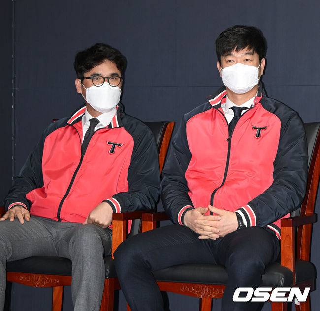 [OSEN=이대선 기자] KIA 장정석 전 단장과 김종국 전 감독. 2022.01.19 /sunday@osen.co.kr
