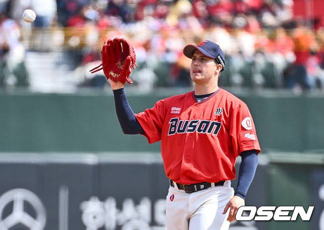 [OSEN=부산, 이석우 기자] 롯데 자이언츠 데이비슨  / foto0307@osen.co.kr