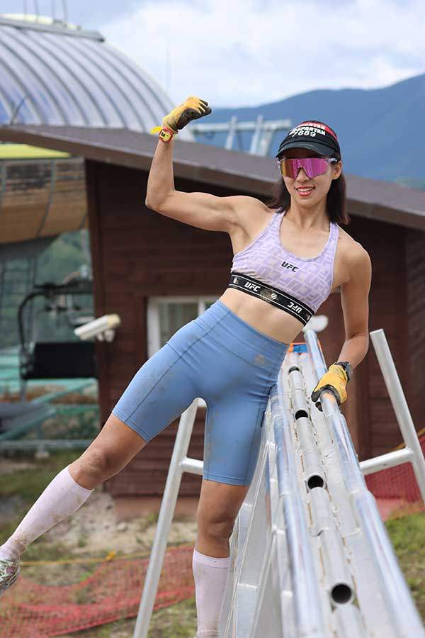 각종 장애물을 뛰어 넘어야 하는 스파르탄 레이스.