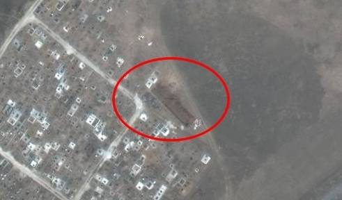 2022년 4월 우크라이나 마리우폴 인근에서 추가로 발견된 집단 매장용 구덩이. 맥사 테크놀로지 위성 사진 제공