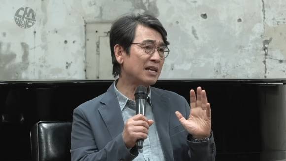 유튜브 ‘딴지방송국’의 ‘김어준의 다스뵈이다’에 출연한 유시민 작가.