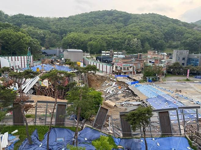 ​5월15일 경기도 광명시 일직동 신안산선 공사 현장의 땅꺼짐 사고 모습 ⓒ시사저널 백진우