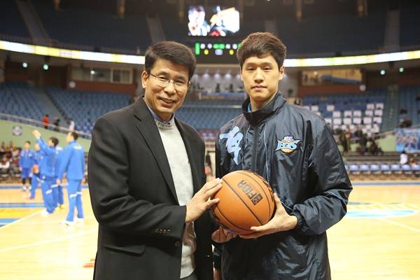 故 장윤창 교수-장민국 / 사진=KBL 제공