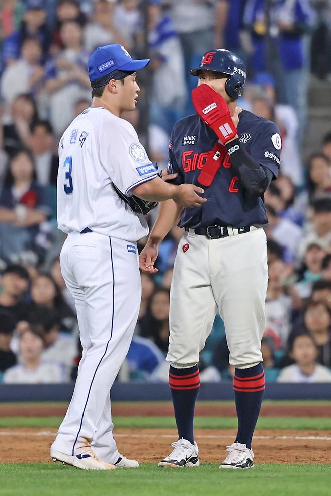 ▲ 최원태와 전준우(왼쪽부터) ⓒ 삼성 라이온즈