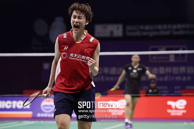 ▲ 올 시즌 안세영과 맞대결에서 2전 전패한 천위페이(사진)는 싱가포르오픈에서 설욕에 성공, 대회 우승 가능성을 크게 높였다. 최대 라이벌을 철저히 분석한 듯한 허를 찌르는 스트로크 공격이 빛을 발했다.
