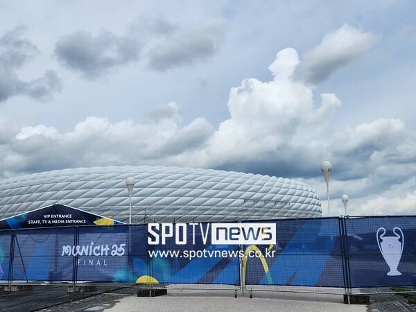 ▲ 어딘지 모르게 허전한 독일 바이에른 뮌헨 홈경기장인 알리안츠 아레나.