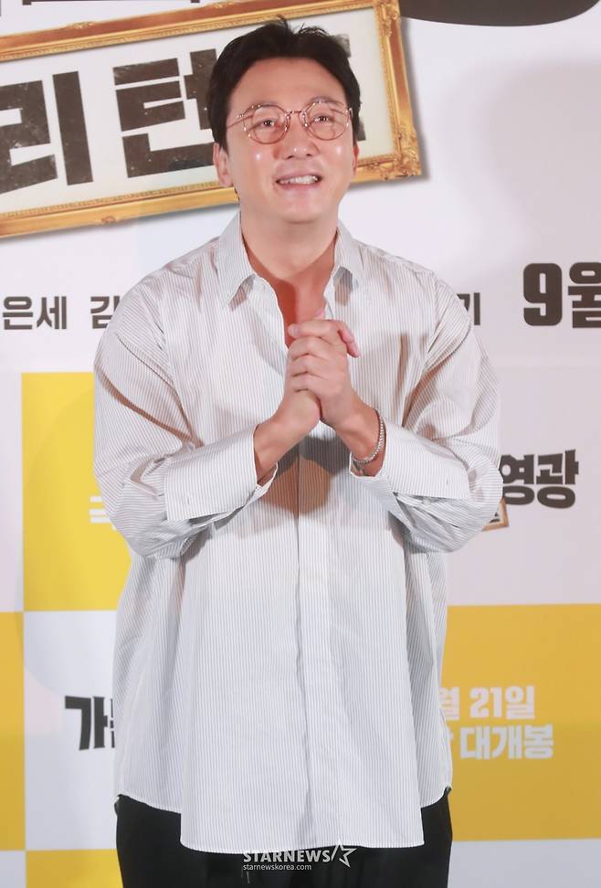 배우 탁재훈이 19일 오전 서울 CGV용산아이파크몰에서 진행된 영화 '가문의 영광: 리턴즈'(감독 정태원, 정용기) 언론시사회 및 기자간담회에 참석해 포즈를 취하고 있다.  잘 나가는 스타 작가 대서와 가문의 막내딸 진경을 결혼시키기 위해 온갖 음모를 꾸미는 장씨 가문의 사생결단 결혼성사 대작전을 그린 코미디 '가문의 영광: 리턴즈'는 오는 21일 개봉한다. /2023.09.19 /사진=이동훈