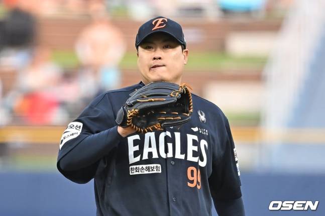 한화 류현진이 30일 창원 NC전에 나서고 있다.