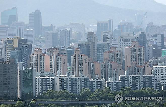 서울 아파트  (서울=연합뉴스) 윤동진 기자 = 사진은 이날 서울 남산에서 바라본 서울 시내. 2025.5.25 mon@yna.co.kr