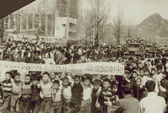 3·15 부정선거 규탄시위 모습 ['대한민국을 만든 70가지 선거이야기'에서 발췌] DB 저장 및 판매 금지.