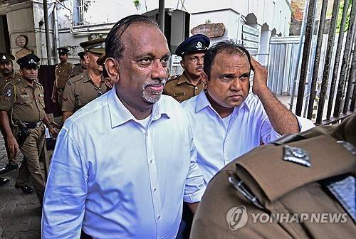 중형 선고받은 스리랑카 전직 장관들 [AFP 연합뉴스. 재판매 및 DB 금지]