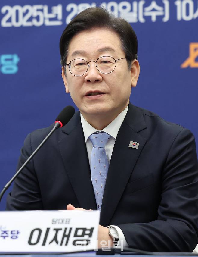 [이데일리 노진환 기자] 이재명 더불어민주당 대표가 19일 서울 여의도 국회에서 열린 ‘내란종식 민주헌정수호 새로운 대한민국 원탁회의’ 출범식에서 발언을 하고 있다.