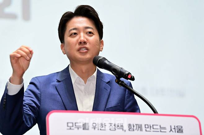 [이데일리 방인권 기자] 이준석 개혁신당 대선 후보가 19일 오전 서울시청에서 열린 약자와 동행하는 서울 토론회에서 발언하고 있다.