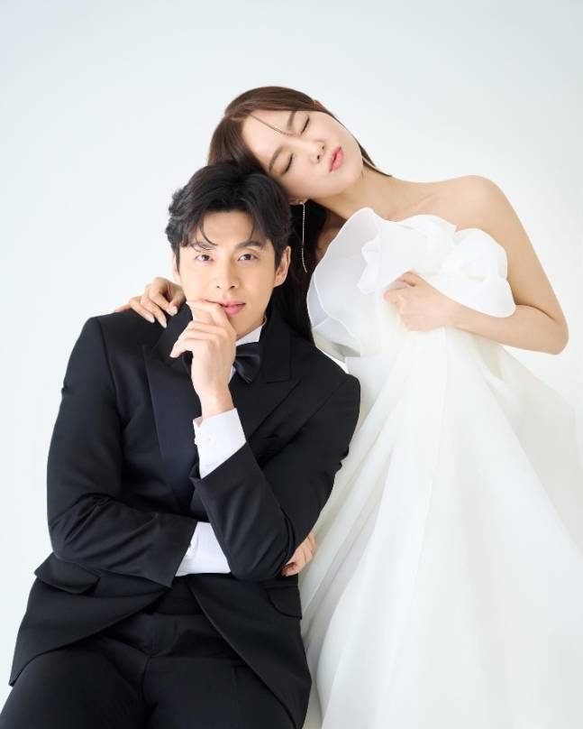 임정희(오른쪽)-김희현 부부