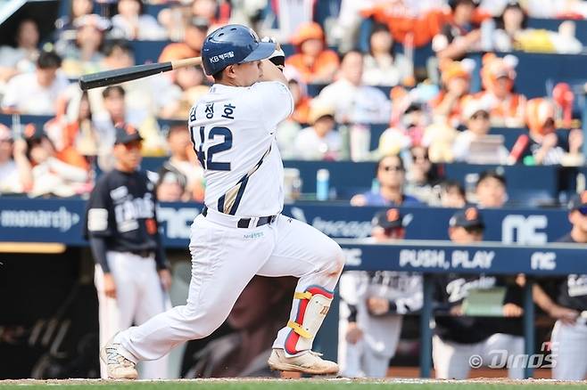 NC 포수 김정호가 31일 한화전에서 KBO리그 데뷔 첫 안타를 쳤다. 사진 | NC 다이노스
