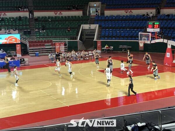 닥터바스켓vsCrossOver 간의 경기 모습. 잠실=사진┃이형주 기자