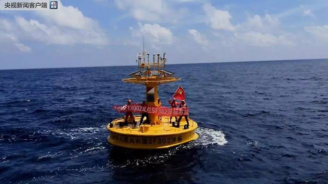 중국 남중국해 설치된 해상 부표. 서해에도 같은 종류의 부표가 설치됐다. /중국 CCTV