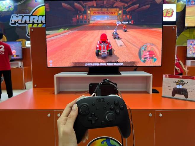 프로 컨트롤러로 즐겨 본 '마리오 카트 월드'.ⓒ데일리안 이주은 기자