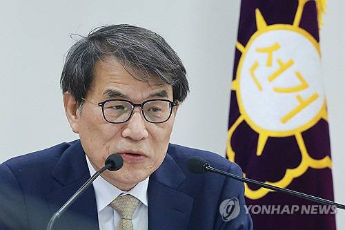 노태악 중앙선거관리위원회 위원장이 29~30일 실시된 사전투표에서 "관리상의 미흡함이 일부 있었다"며 31일 사과했다. 연합뉴스