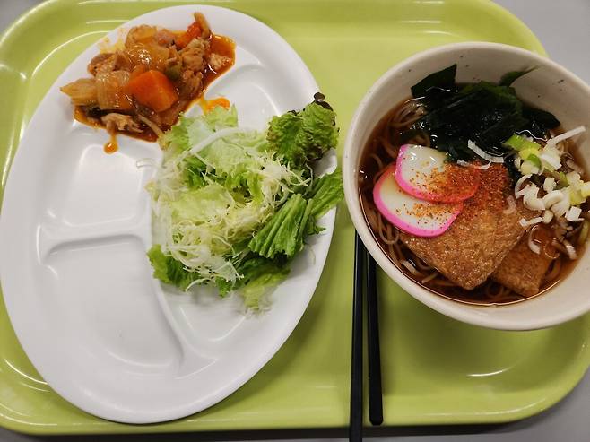 오늘 구식은 키츠네 소바입니다