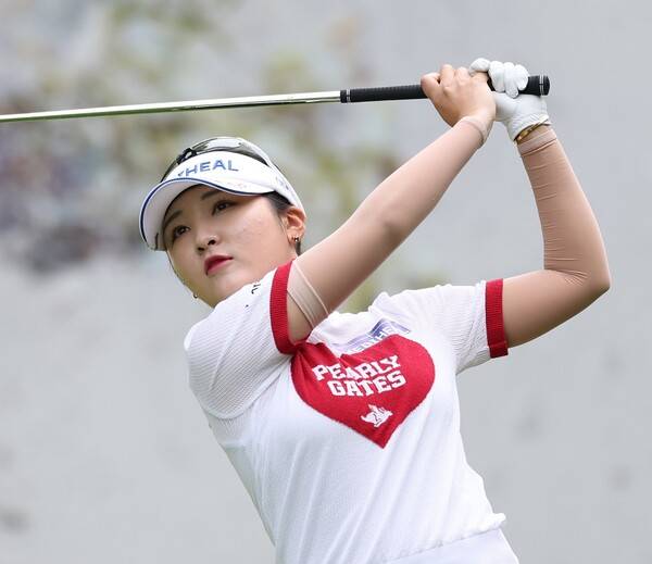 2025년 한국여자프로골프(KLPGA) 투어 Sh수협은행 MBN 여자오픈에 출전한 이예원 프로가 1라운드에서 경기하는 모습이다. 사진제공=KLPGA