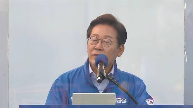이재명 후보가 30일 충북 충주시 충주체육관 시계탑광장 앞에서 유세를 하고 있다. ('델리민주' 캡처)