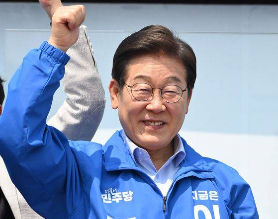 21대 대통령 선거를 나흘 앞둔 30일 더불어민주당 이재명 대선후보가 각각 용인시를 찾아 유세하고 있다. 김성룡 기자