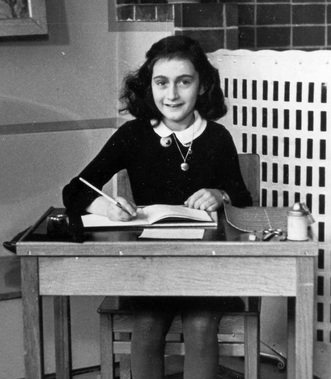 안네 프랑크의 네덜란드 학생 시절, 1940 [Collectie Anne Frank Stichting Amsterdam]