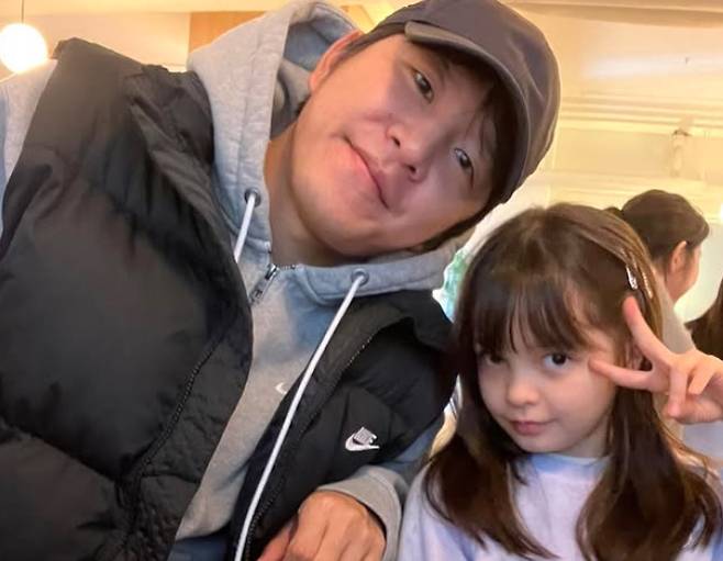 전 축구선수 박주호와 그의 딸 나은 양. [박주호 인스타그램 캡처]