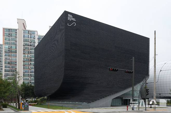 [서울=뉴시스] 박진희 기자 = 서울시립미술관은 신규 분관 서울시립 사진미술관(Photography Seoul Museum of Art)을 29일 개관한다. 서울시립 사진미술관은 우리나라 공립미술관 중 최초로 설립된 사진 매체 특화 미술관이다. 2025.05.28. pak7130@newsis.com