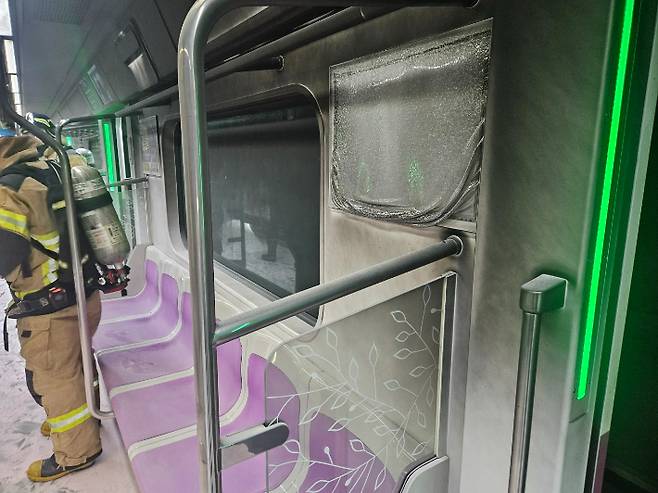 사고 열차 내부 시설물들이 녹아내렸다.독자제공